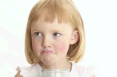 宝宝该喝全脂牛奶还是脱脂牛奶？