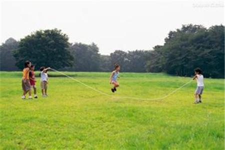 小孩跳绳最好穿什么鞋