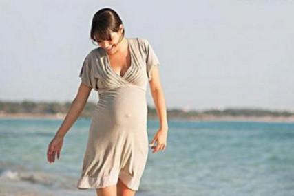 怀孕中期瑜伽动作