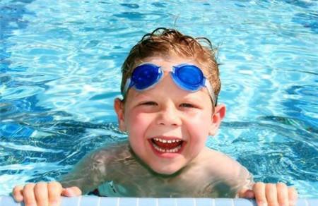 小孩学游泳需要多少钱