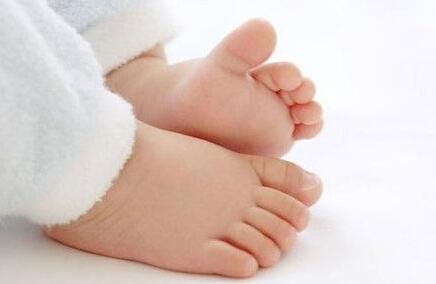 冬天可以给宝宝泡脚吗 警惕不要用热水泡脚