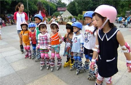 小孩学溜冰有什么好处
