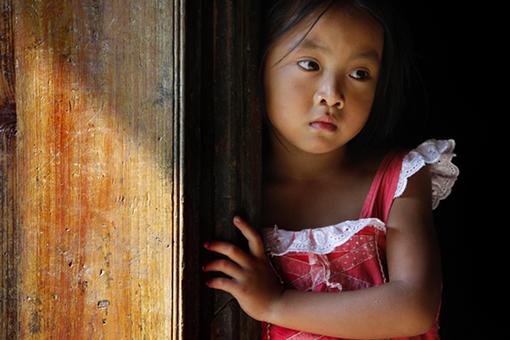 老师布置作文要求写父母 留守儿童:忘记爸妈