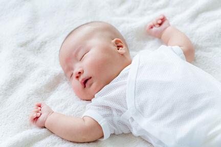 小孩头型是睡出来的 “四点”睡出漂亮头型