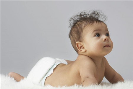 宝宝受凉会吐奶吗？宝宝受凉吐奶注意事项
