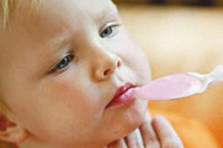 宝宝肺炎雾化用什么药：操作简单容易护理