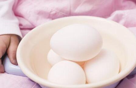 宝宝烫伤可以吃鸡蛋吗？你还以为烫伤吃鸡蛋会发炎么？