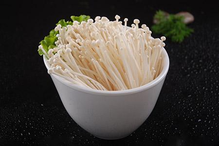 坐月子可以吃金针菇吗