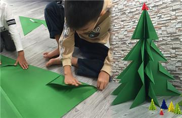 好收纳又应景的折纸圣诞树DIY