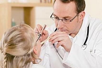 宝宝喉咙卡东西怎么办 家长要如何正确处理？