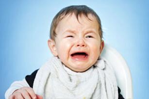 宝宝吃苹果卡住后表现  平安夜给宝宝吃苹果小心被卡