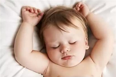 宝宝睡觉出汗多吃什么？家长要针对不同体质调理饮食