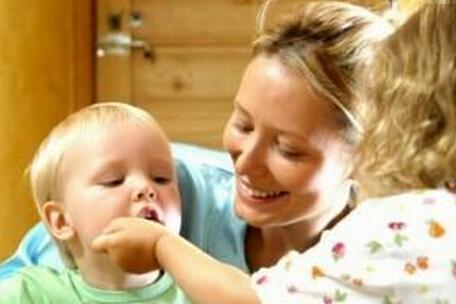 宝宝吃多了上吐下泻怎么办 7招Get起来