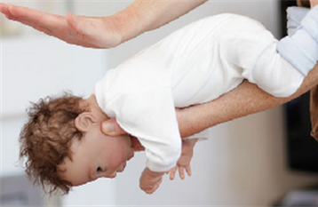 宝宝睡觉打鼾好像有痰怎么护理 家长如何帮助宝宝祛痰