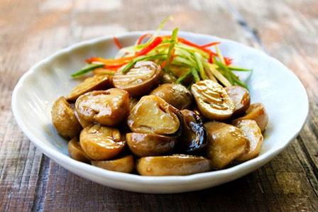 坐月子能吃草菇吗