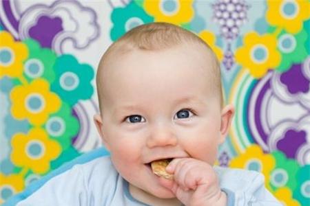 宝宝吃多了发烧怎么办：饮食调理才是王道