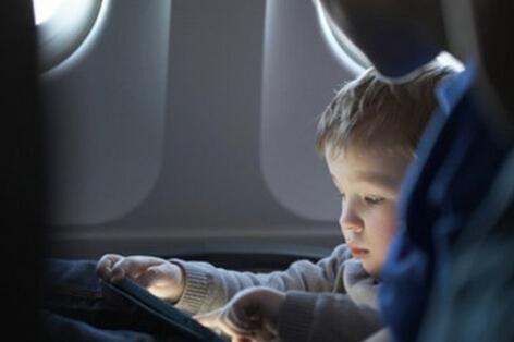 宝宝坐飞机对耳膜影响大吗？