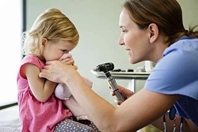 母乳变色能喝吗?搞懂乳汁三阶段