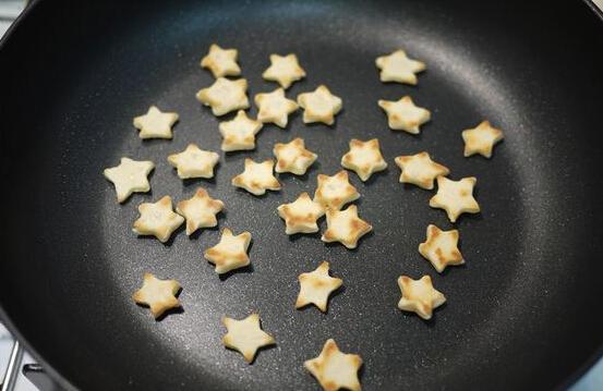 平底锅就能做出的多多星星饼乾