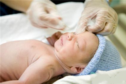 新生儿喝奶粉有哪些上火的症状