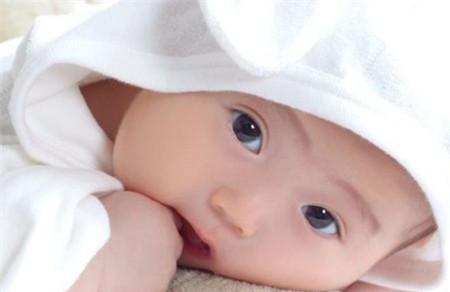 宝妈有妙招|哄宝宝睡觉是难题，考验宝妈技术的时候到了!