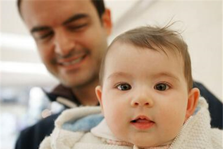 新生儿湿疹会自己好吗？