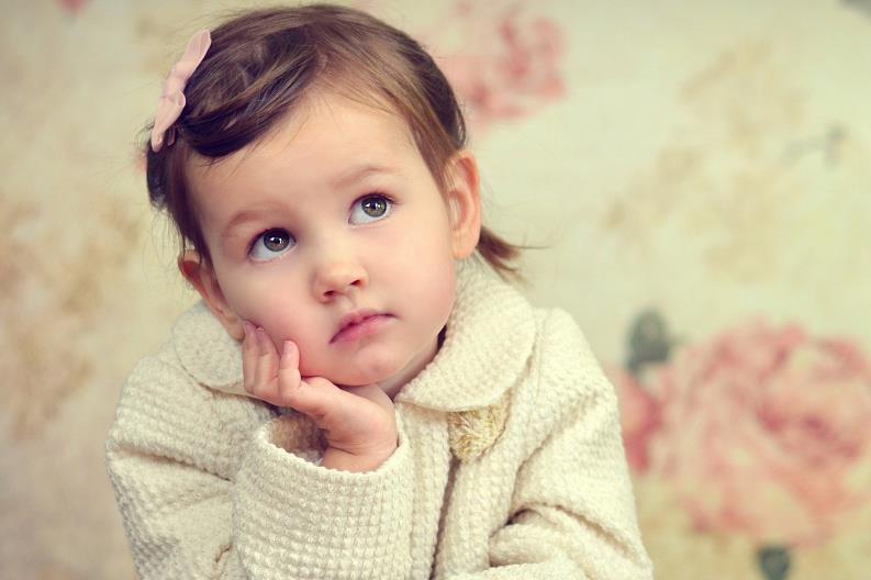 孩子在家活泼、在外面内向退缩，究竟是为什么？