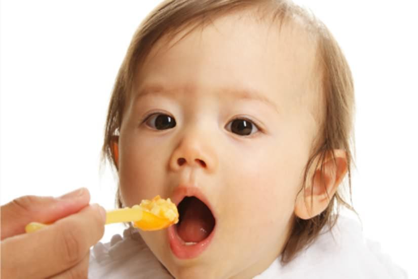 宝宝多大可以吃大人饭菜？WHO说:1岁+