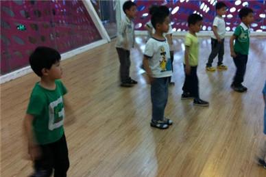 儿童学街舞的好处有哪些