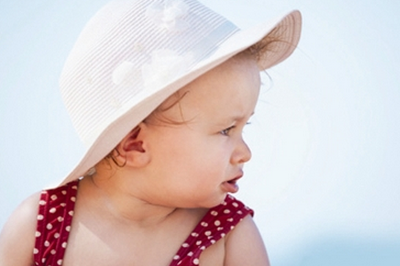春天小孩出门需要戴帽子吗？