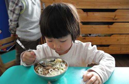 幼儿在家吃饭慢怎么办