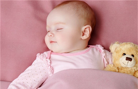 新生儿睡觉时发出很大的声音是怎么回事?