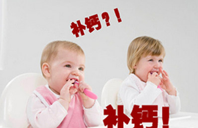 宝宝抬头不好是缺钙吗？