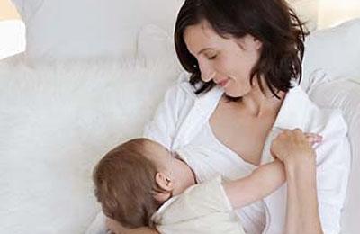 母乳喂养导致乳房下垂？为你支招解决乳房变形