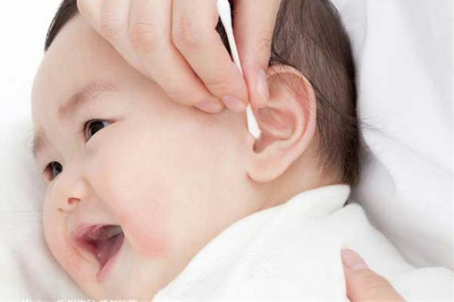 注意！当你家宝宝总抓耳朵时，家长们一定要警惕了
