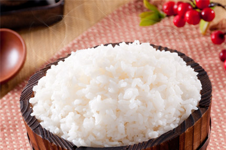 宝宝几个月可以吃米饭？