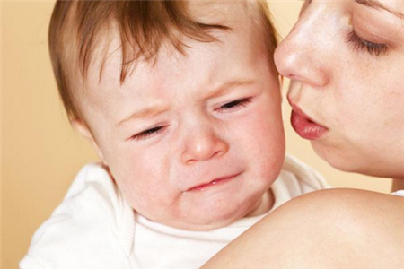 宝宝长牙哭闹如何缓解？