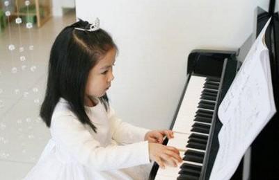 怎样培养孩子学习钢琴的兴趣