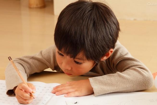 孩子性格内向的表现