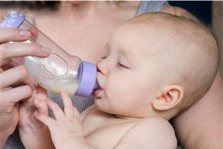 宝宝长牙不喝奶怎么办？