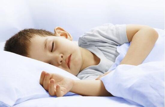 孩子该几点上床睡觉?睡眠不足阻大脑发展