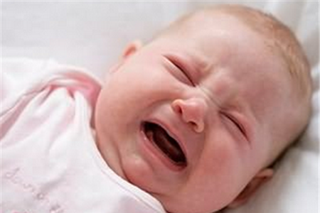 宝宝哭闹嘴唇发紫是什么原因