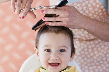 婴儿理发
