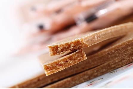 宝宝出汗后起红疹怎么办