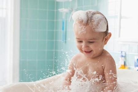 宝宝游泳用颈圈好不好？