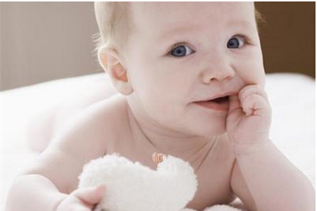 婴儿脐疝的原因