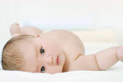 足月儿与早产儿的外观特点