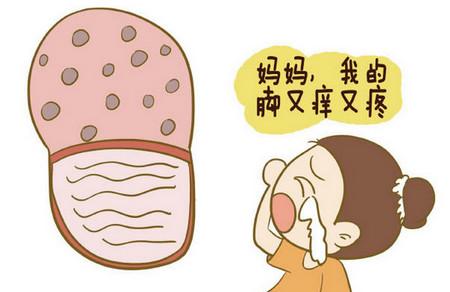 宝宝穿洞洞鞋好吗？孩子不能穿这种凉鞋，会危害身体发育！