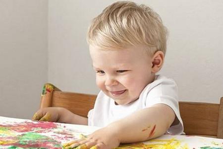 龙凤胎长得一样吗