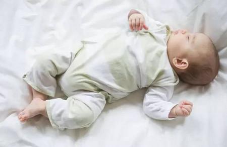 新生宝宝睡不好的原因全知道，想要金质睡眠又怎么搞？